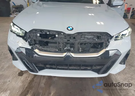 2026 BMW 530I xDrive z USA, uszkodzony, nr VIN WBA53FJ05TCW46228